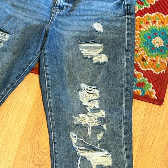 SO Distressed High Rise Mom Jeans Size 9/W29 EUC - Picture 4 of 9